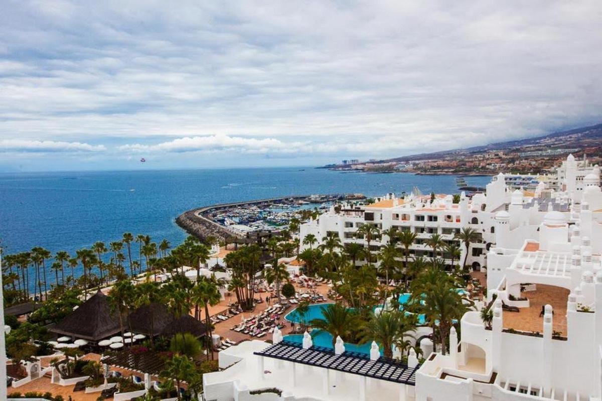 Cozy Apartment In The Center Of Costa Adeje On The 1St Coastline Buitenkant foto